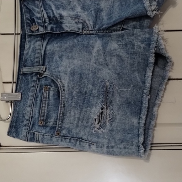 AEO American Eagle women's size 12 distressed raw hem jean shorts light wash - Picture 2 of 11